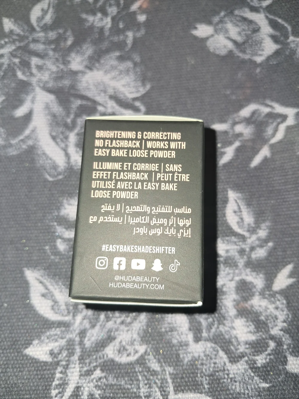 HUDA BEAUTY Easy Bake Shade Shifter - Vibrant Peach